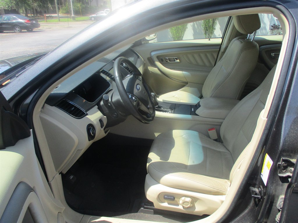 2015 Ford Taurus SEL photo