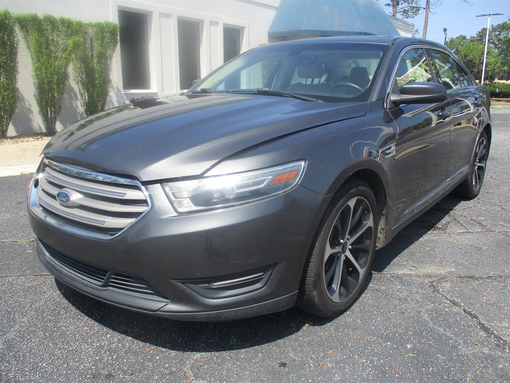 2015 Ford Taurus SEL photo