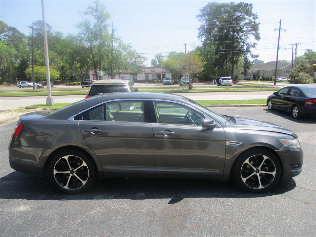 2015 Ford Taurus SEL photo