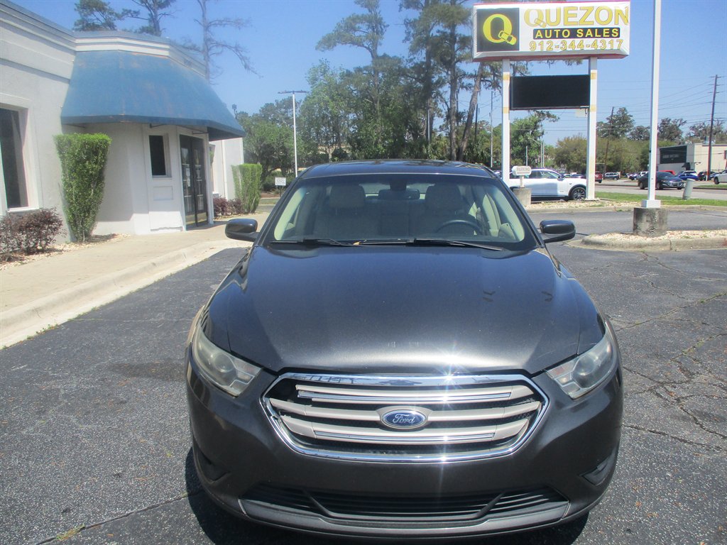 2015 Ford Taurus SEL photo