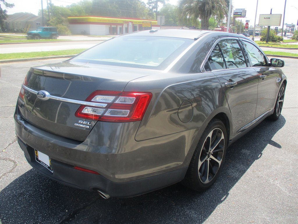 2015 Ford Taurus SEL photo