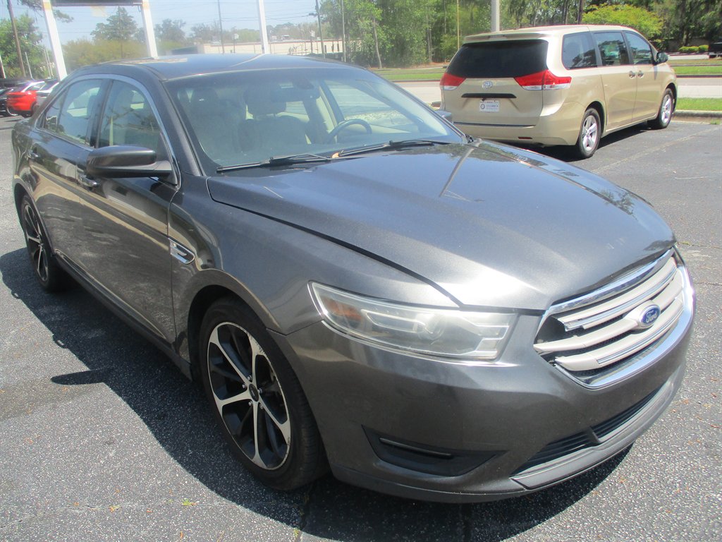 2015 Ford Taurus SEL photo