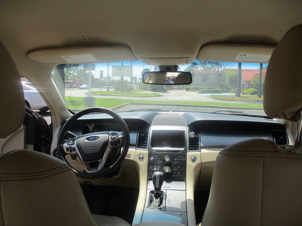 2015 Ford Taurus SEL photo