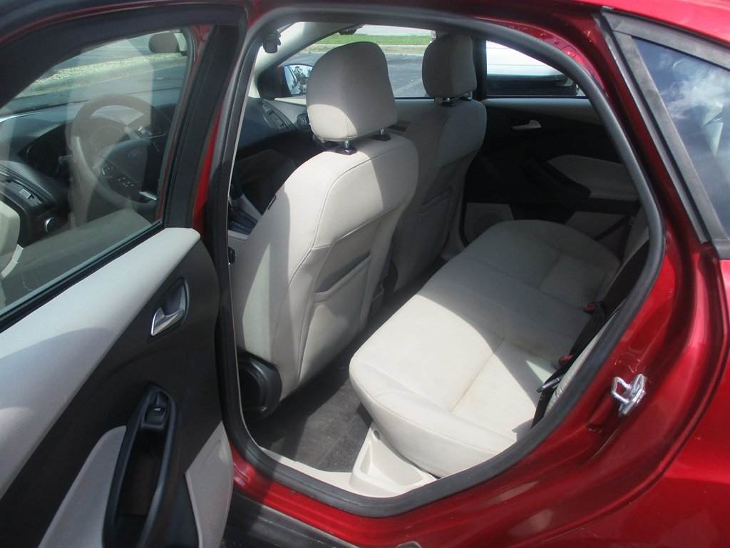 2017 Ford Focus SE photo
