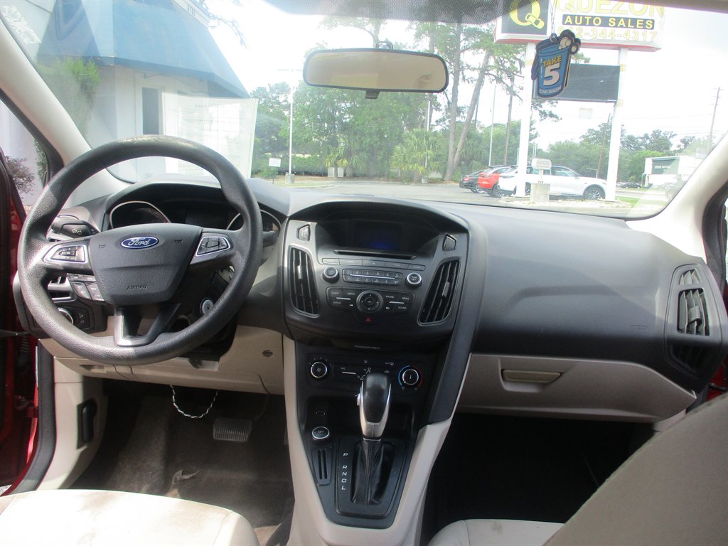 2017 Ford Focus SE photo