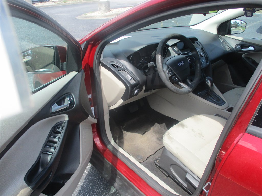 2017 Ford Focus SE photo
