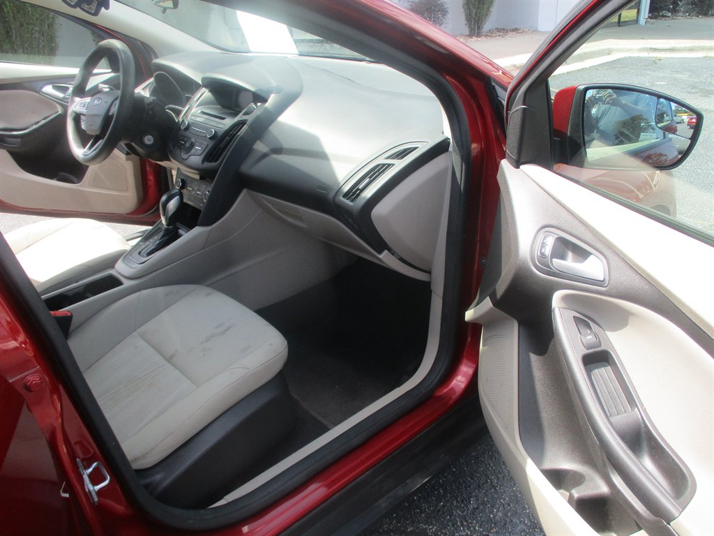 2017 Ford Focus SE photo