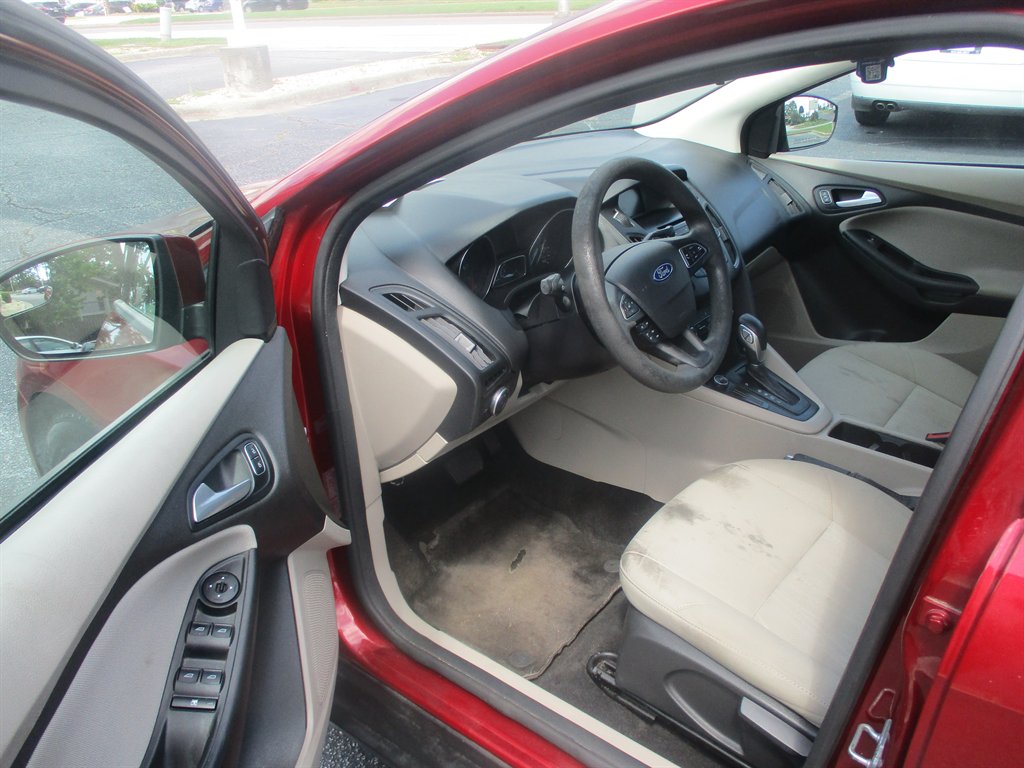2017 Ford Focus SE photo
