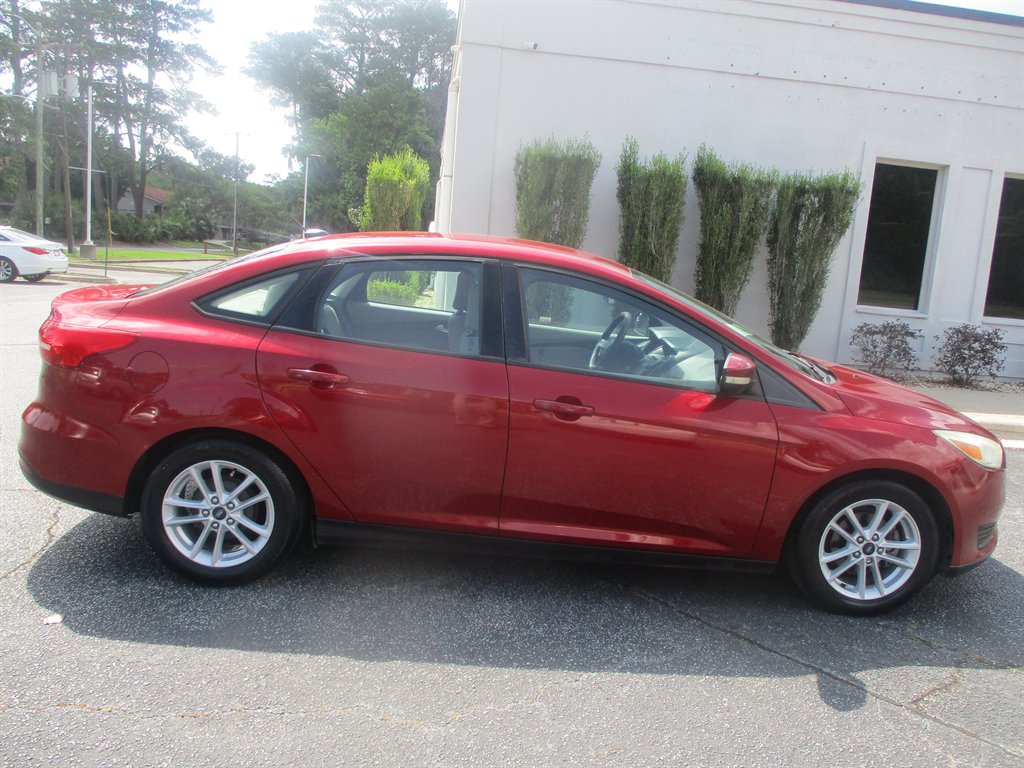 2017 Ford Focus SE photo