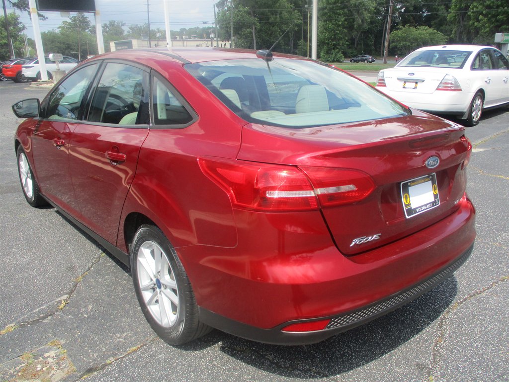 2017 Ford Focus SE photo