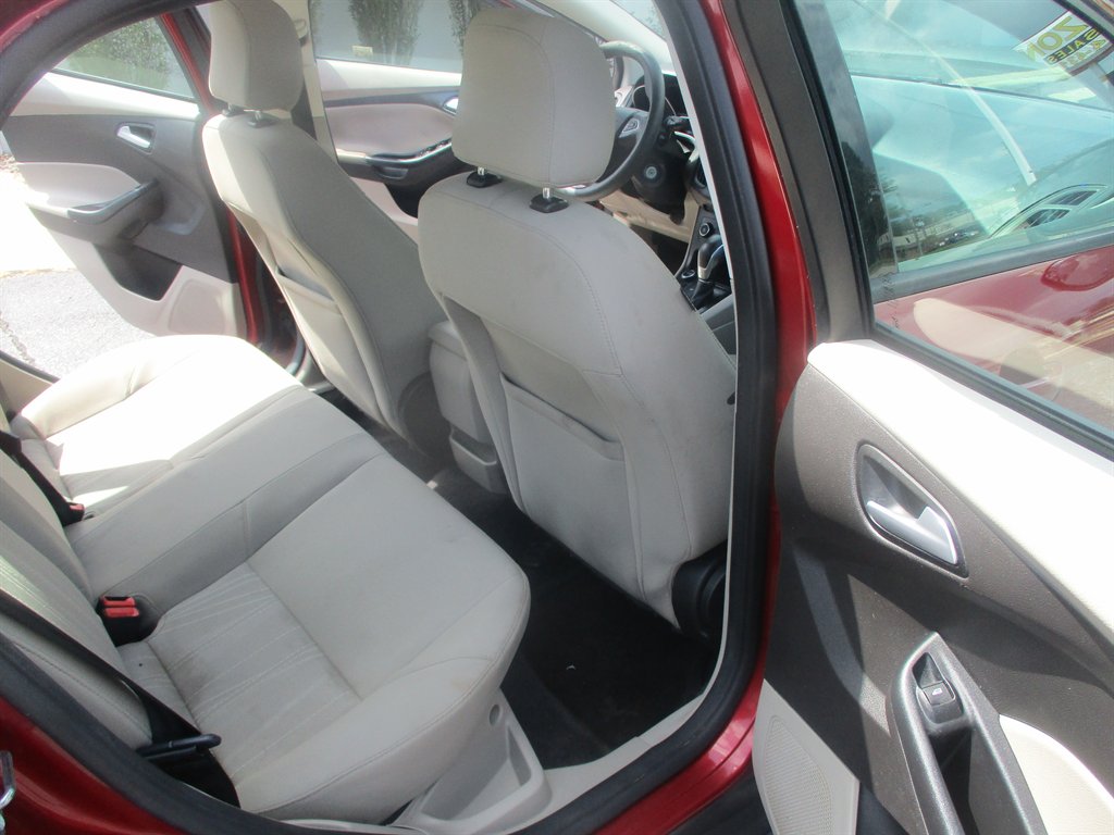 2017 Ford Focus SE photo