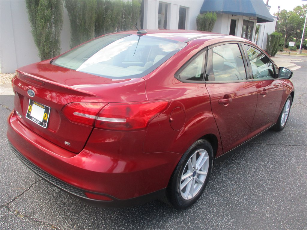 2017 Ford Focus SE photo
