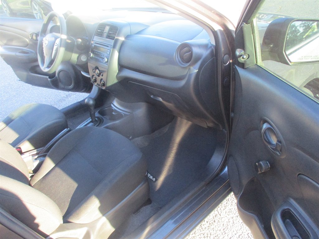 2015 Nissan Versa 1.6 S photo