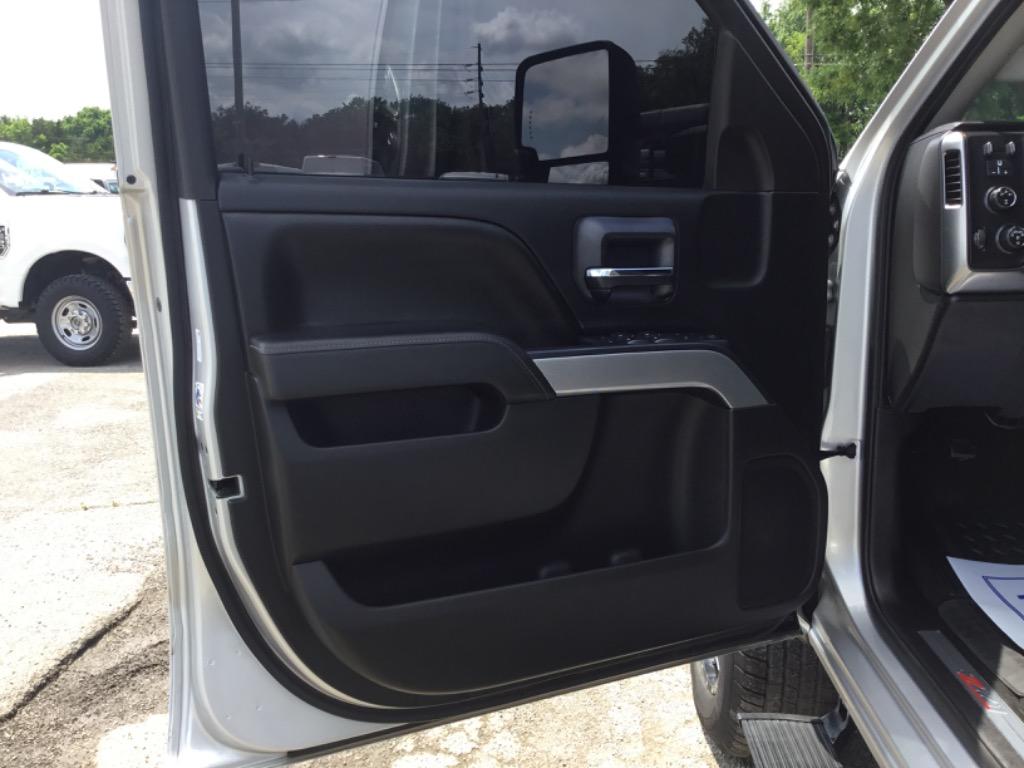 2015 Chevrolet Silverado 2500 - $34,999
