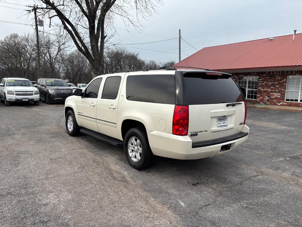 2013 GMC Yukon XL SLT 1500 photo