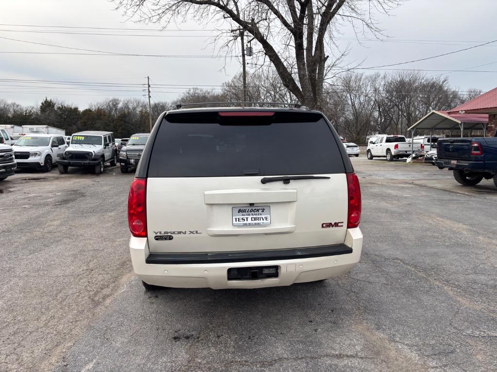 2013 GMC Yukon XL SLT 1500 photo