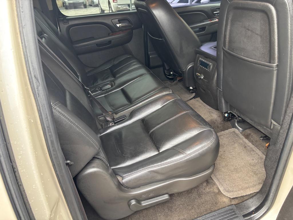 2013 GMC Yukon XL SLT 1500 photo