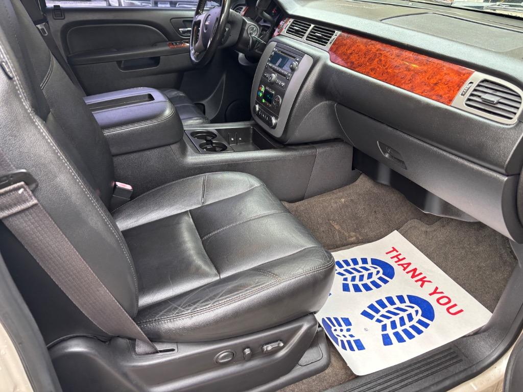 2013 GMC Yukon XL SLT 1500 photo