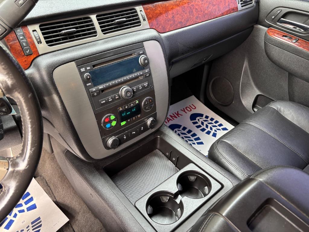 2013 GMC Yukon XL SLT 1500 photo