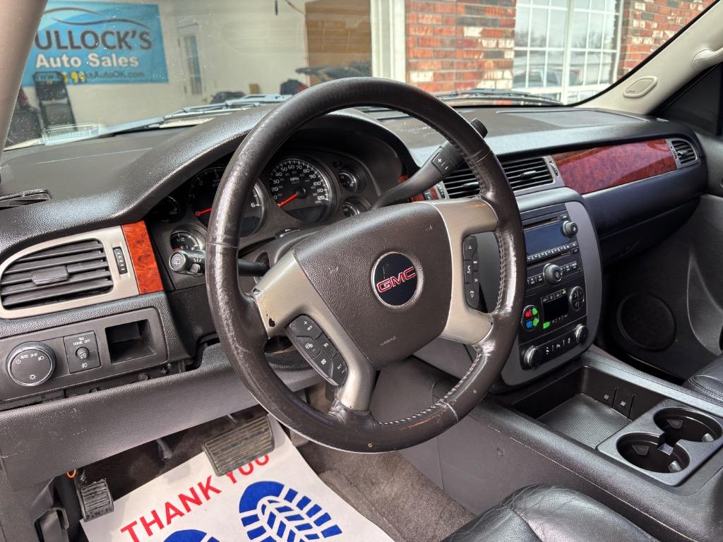 2013 GMC Yukon XL SLT 1500 photo