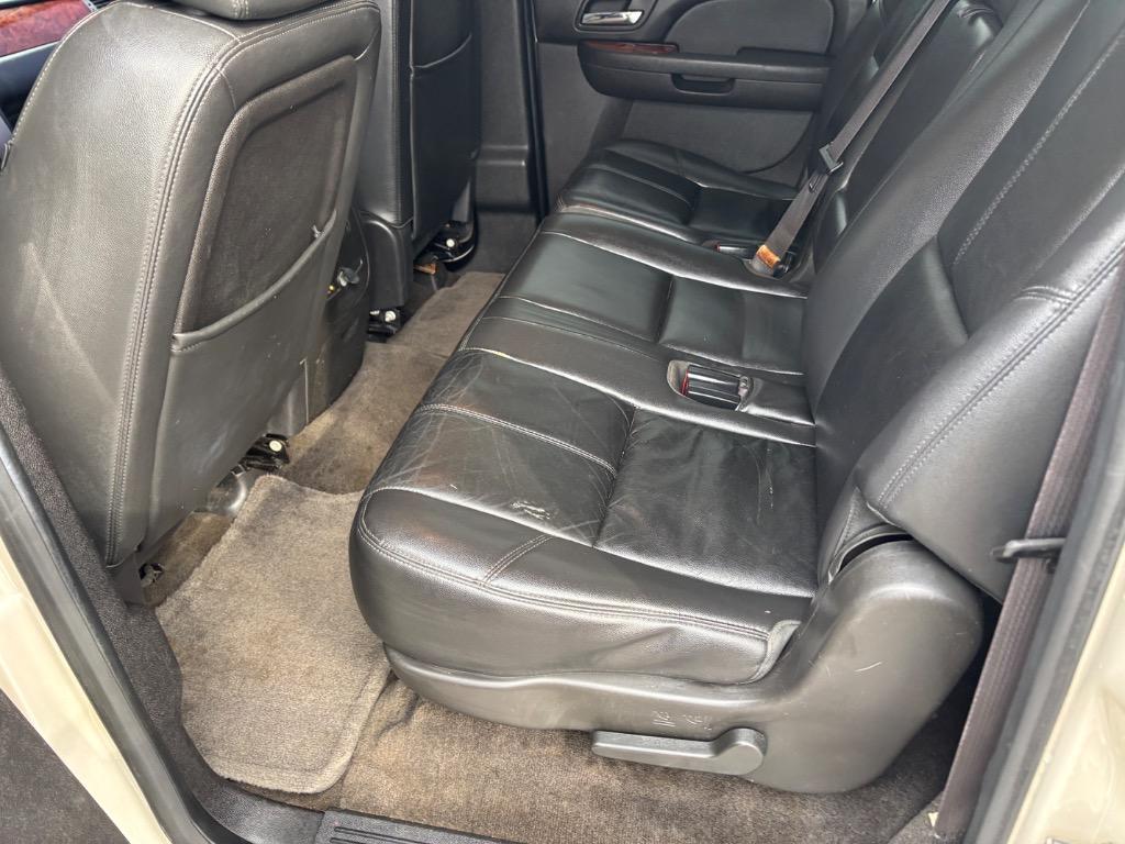 2013 GMC Yukon XL SLT 1500 photo