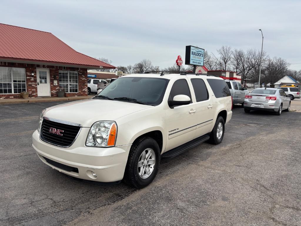2013 GMC Yukon XL SLT 1500 photo