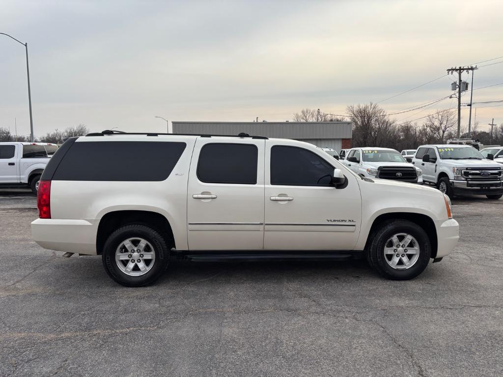 2013 GMC Yukon XL SLT 1500 photo