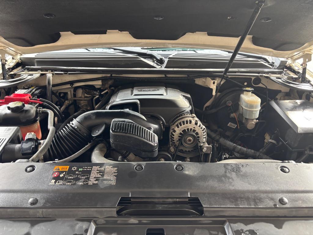 2013 GMC Yukon XL SLT 1500 photo
