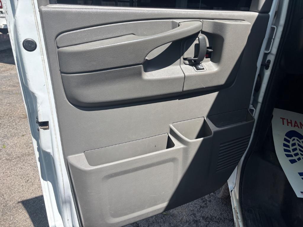 2015 Chevrolet G2500 Vans Express photo