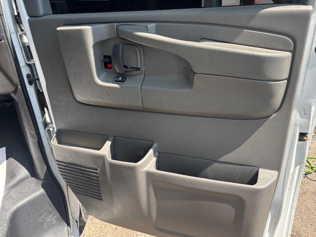 2015 Chevrolet G2500 Vans Express photo