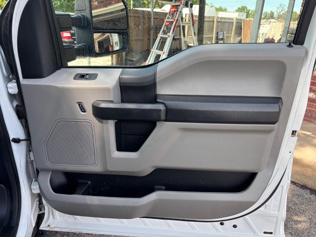 2017 Ford F-250 - $22,999