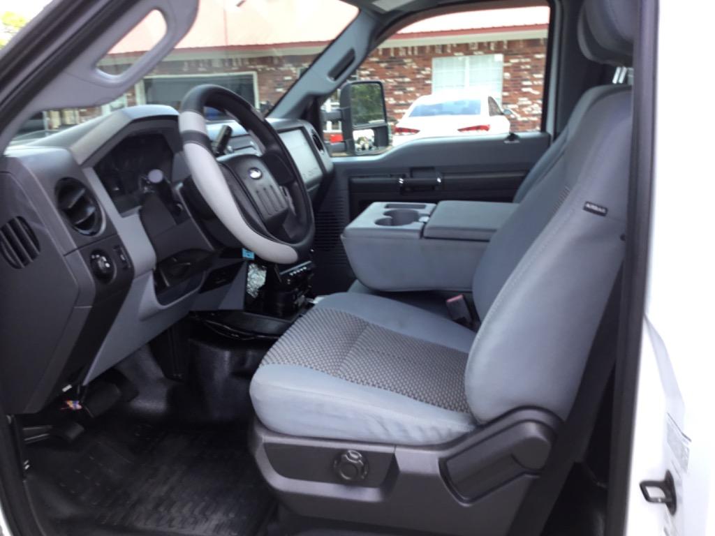 2013 Ford F-550 - $17,999