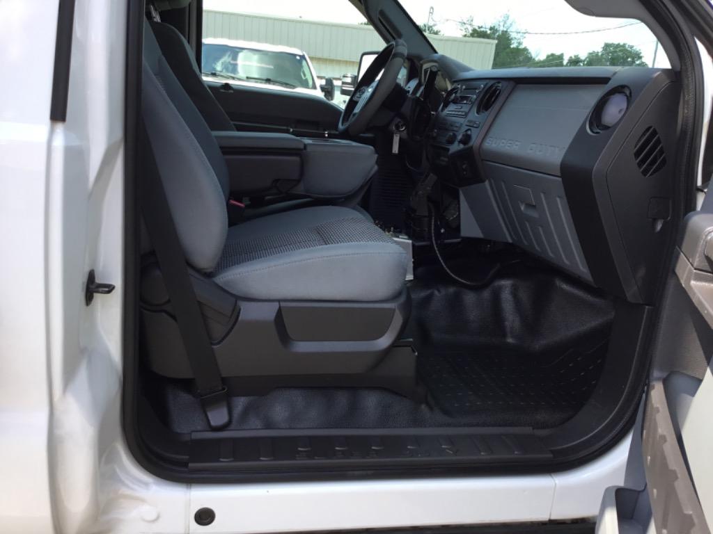 2013 Ford F-550 - $17,999