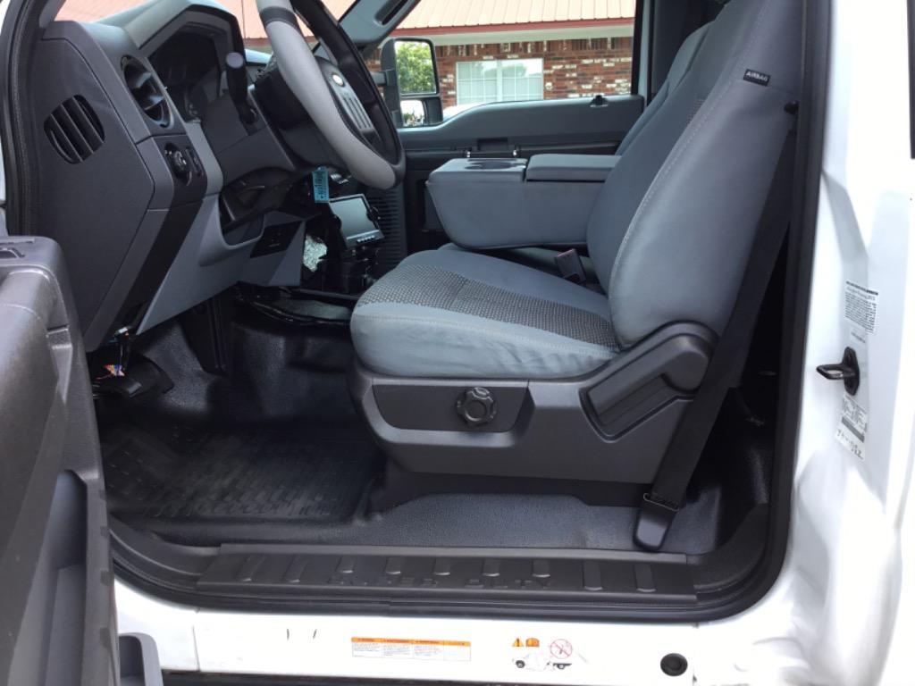 2013 Ford F-550 - $17,999