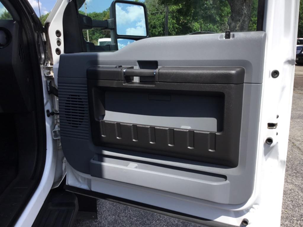 2013 Ford F-550 - $17,999