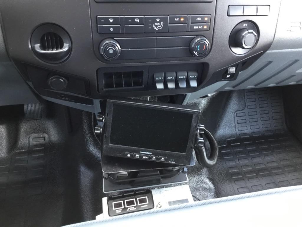 2013 Ford F-550 - $17,999