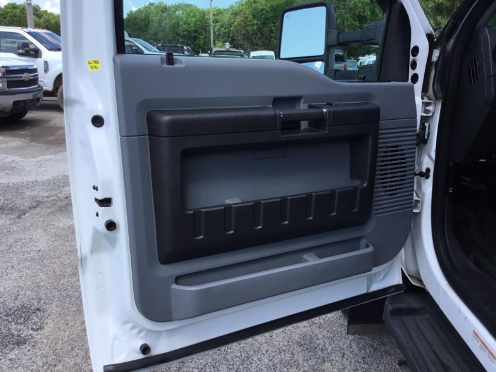 2013 Ford F-550 - $17,999