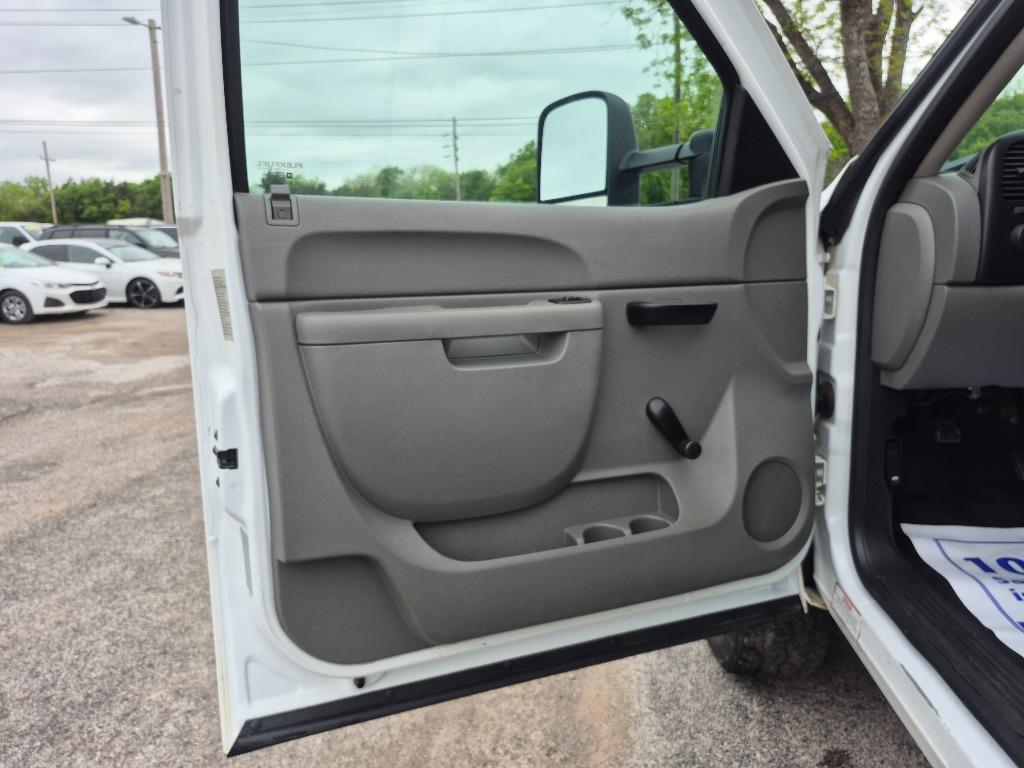 2012 Chevrolet Silverado 2500 - $8,999