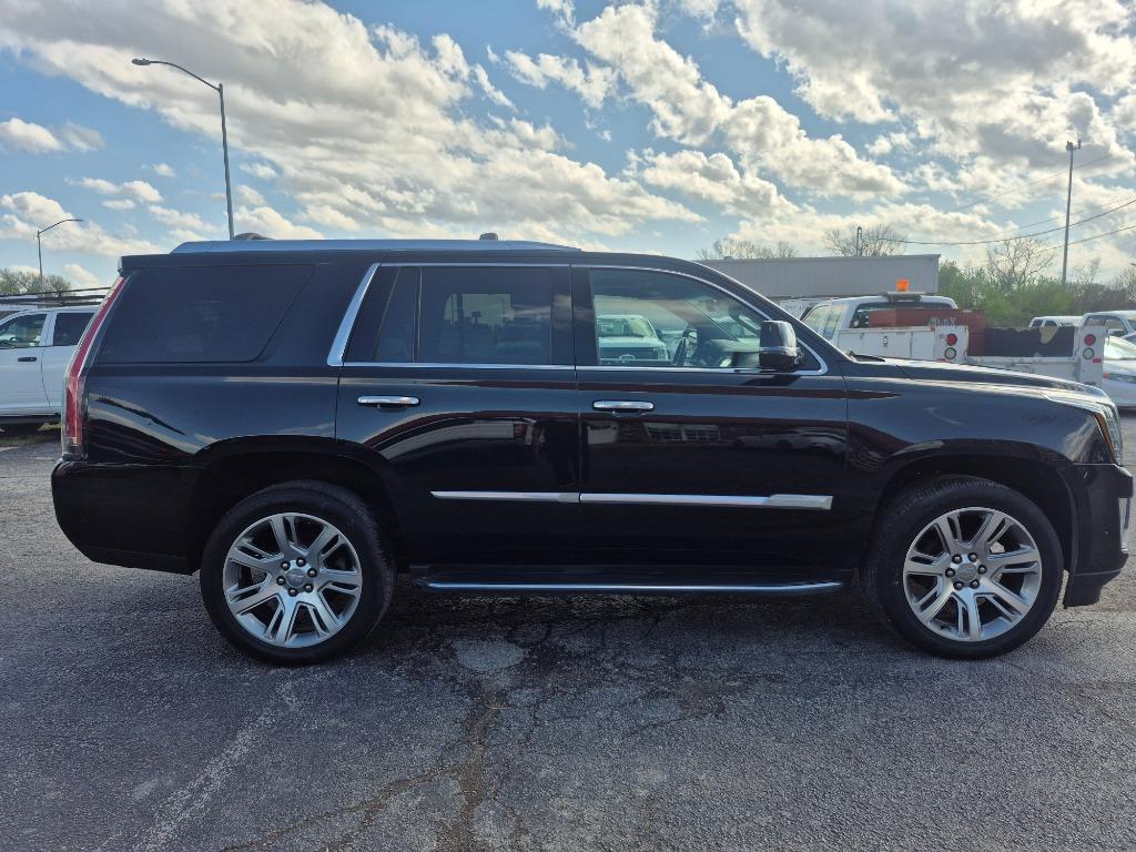 2018 Cadillac Escalade - $22,999