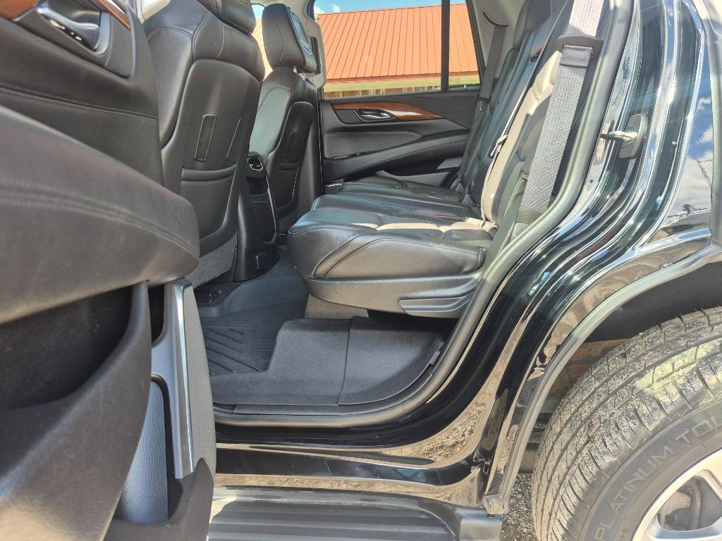 2018 Cadillac Escalade - $22,999