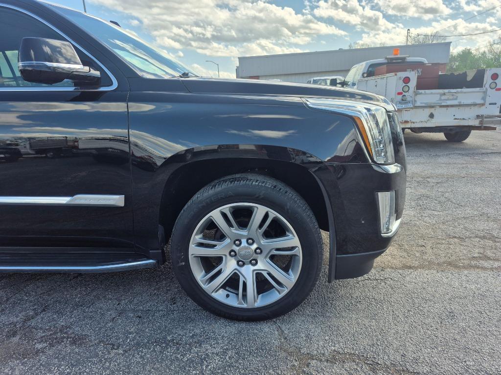 2018 Cadillac Escalade - $22,999