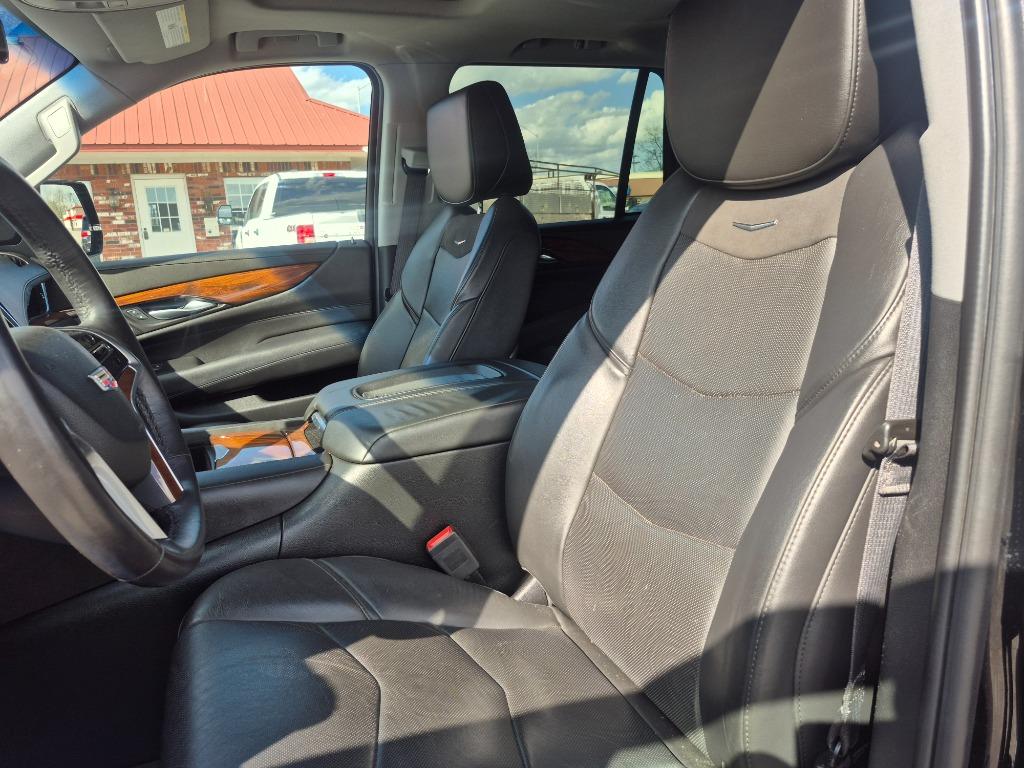2018 Cadillac Escalade - $22,999