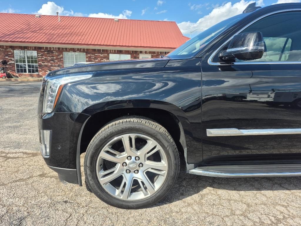 2018 Cadillac Escalade - $22,999