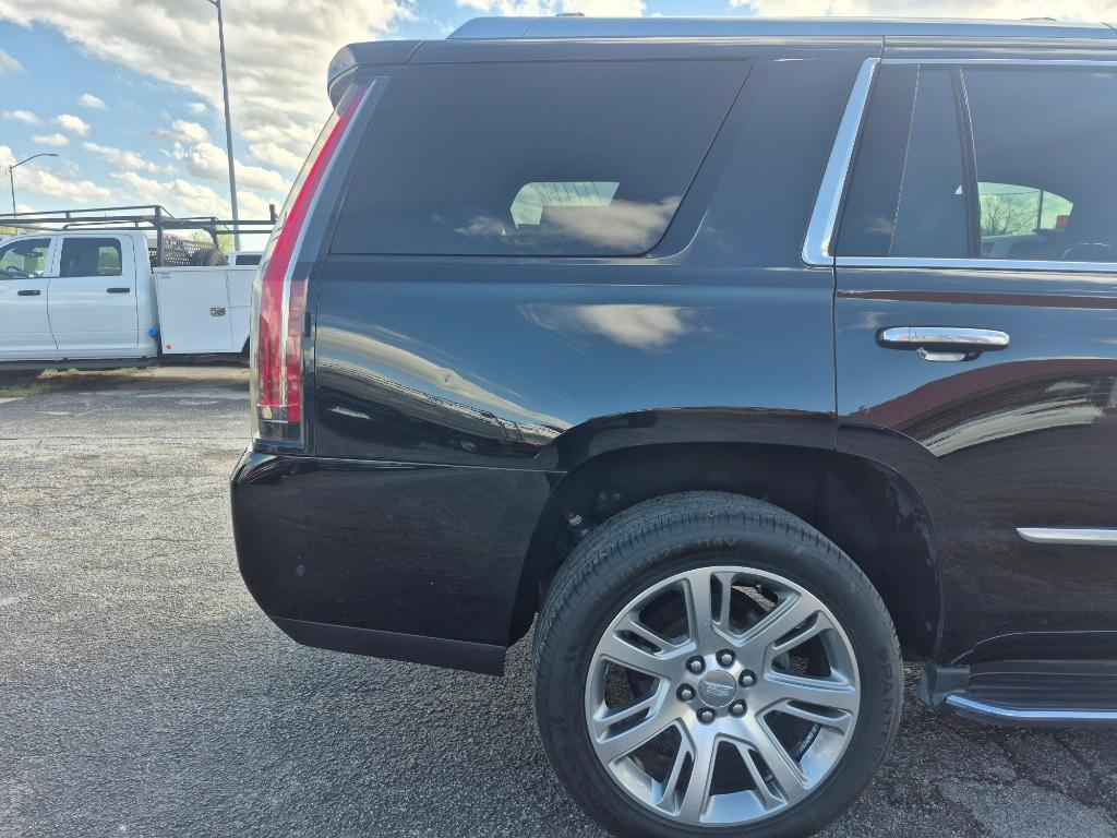 2018 Cadillac Escalade - $22,999