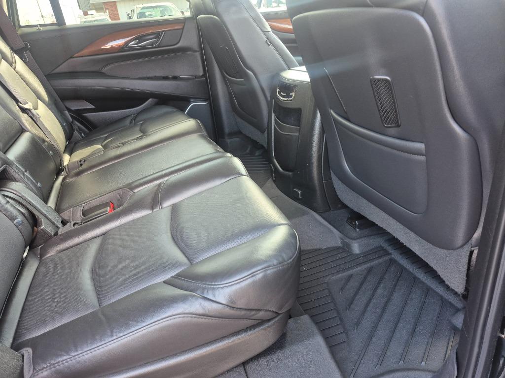 2018 Cadillac Escalade - $22,999