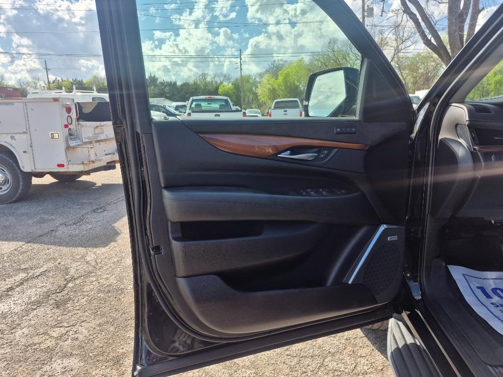 2018 Cadillac Escalade - $22,999
