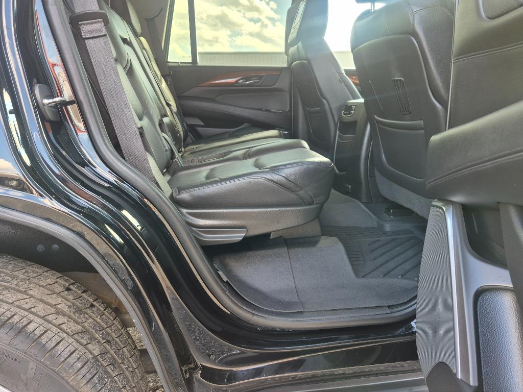 2018 Cadillac Escalade - $22,999