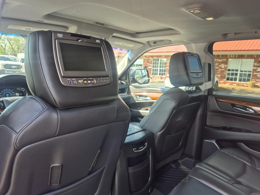 2018 Cadillac Escalade - $22,999