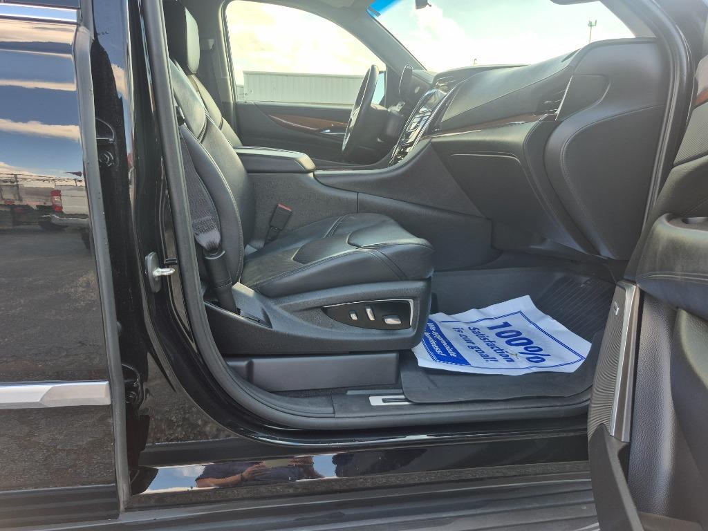 2018 Cadillac Escalade - $22,999
