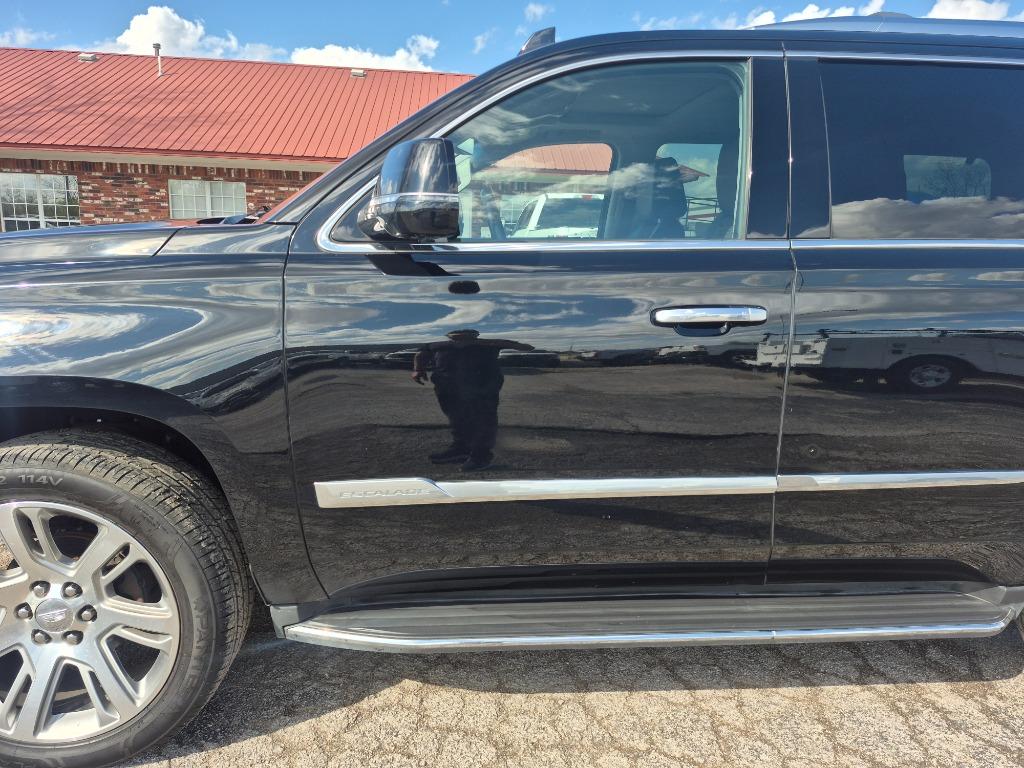 2018 Cadillac Escalade - $22,999